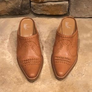 White Mountain Tan Pointed Toe Mules Bronco • 6.5M